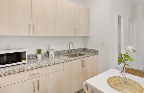 Ludlam House | Avi Lux Stay