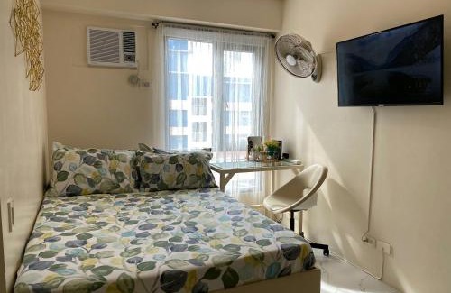 Bagong Lipunan Ng Crame Apartment | Avida Towers New Manila near Crame, Cubao and Greenhills