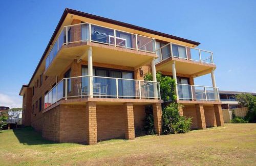 The Entrance Apartment | Avilla Court 1