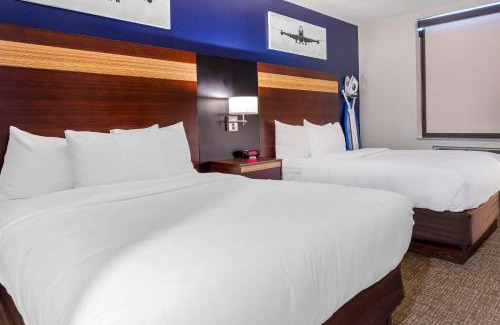 Queens Hotel | Avion Inn Near LGA Airport, an Ascend Collection Hotel