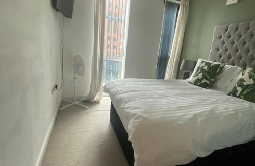Fairfield Apartment | Avisa Stays- London. 2 bedrooms with 2 bathrooms.