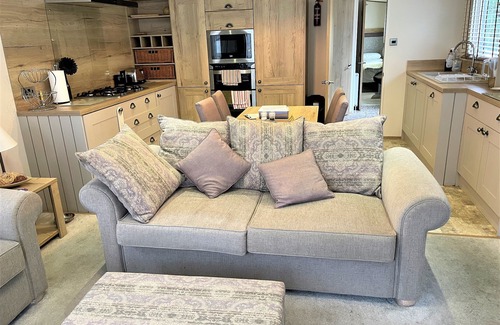 Hamworthy House | Avon Rose Stunning Dog-Friendly Caravan on Rockley Park, Poole Harbour, Dorset