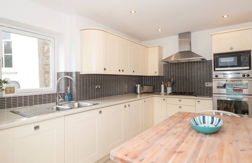 Dartmouth Cottage | Avondale