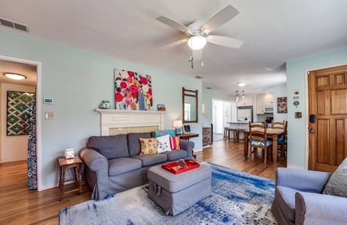 Avondale House | Avondale Home Large Serene Fenced Yard BBQ Firepit Swing Fruit Tree 10 Mins to River Dogs Ok