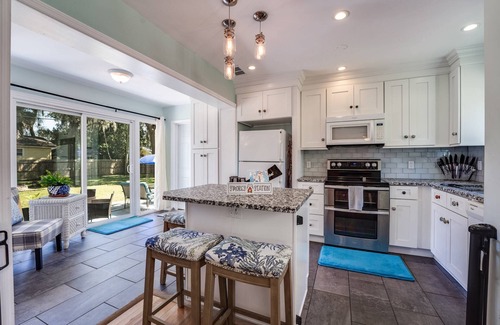 Avondale House | Avondale Home Large Serene Fenced Yard BBQ Firepit Swing Fruit Tree 10 Mins to River Dogs Ok