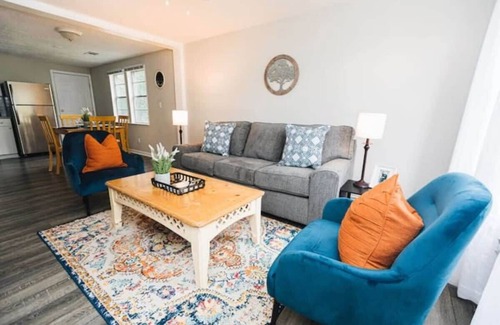 Forest Park House | Avondale Home, Mins to Downtown-Forest Park Place
