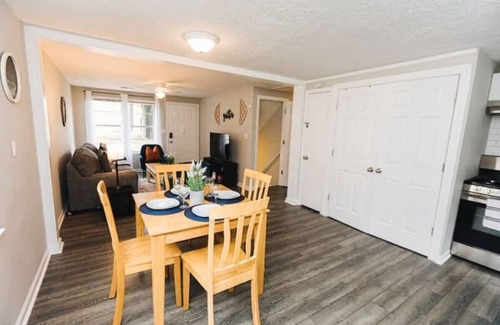 Forest Park House | Avondale Home, Mins to Downtown-Forest Park Place