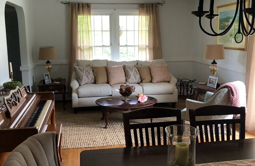 Watch Hill House | Avondale Sunset, an immaculate personal home that is three minutes from WH!