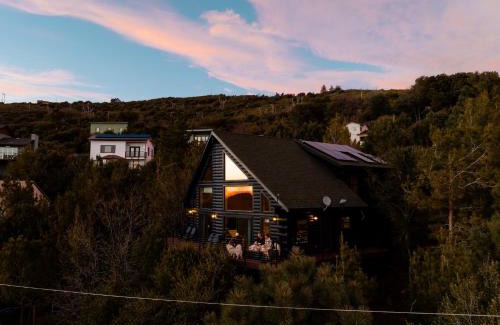Julian House | Award-winning A-frame Chalet W Cedar Tub & Views