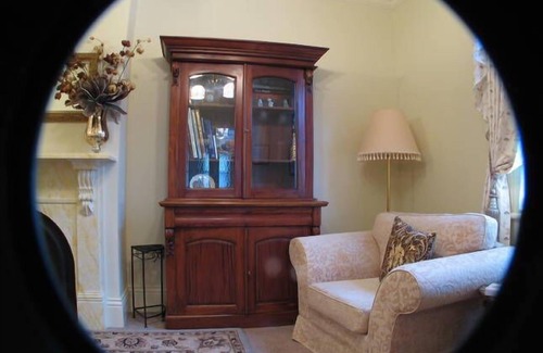Launceston CBD House | Award winning central Launceston accomodation