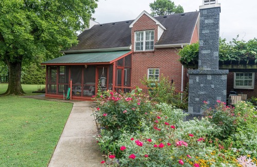 Donelson Apartment | Award Winning Chalet Retreat-Downtown Nashville Opry and More! Premier Partner