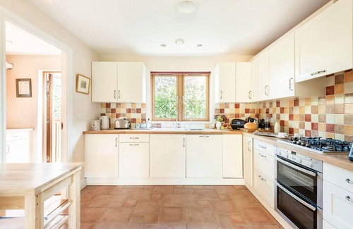 Charlbury House | Award Winning Cotswolds Eco House. Wheelchair & Pet Friendly.