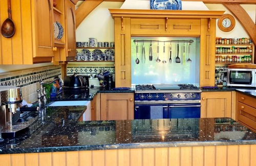 Trevone House | Award Winning Architect-Designed Oak Frame Property - mins walk from beach