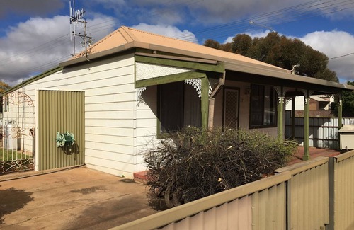 Broken Hill Cottage | Away Cottages Broken Hill