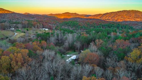 Mineral Bluff House | Awe-Inspiring Mountain View - Luxury Cabin with Epic Mountain Views, Hot Tub, Movie Room, Game Room, Library and More