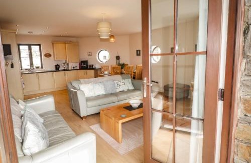 Burry Port Apartment | Awel y Môr