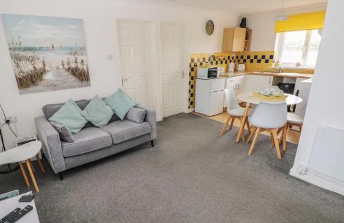 Scurlage House | Awel-Y-Mor
