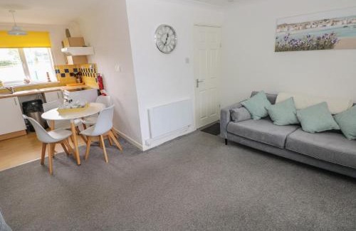 Scurlage House | Awel-Y-Mor