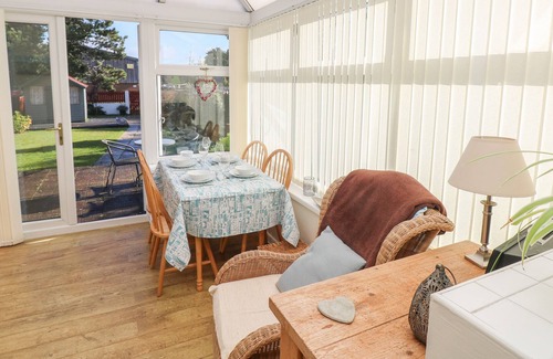 Burry Port Cottage | AWEL Y MÔR, pet friendly, country holiday cottage in Burry Port