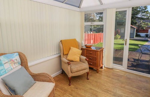 Burry Port Cottage | AWEL Y MÔR, pet friendly, country holiday cottage in Burry Port