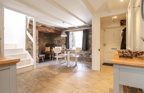 Newport House | Awelfa