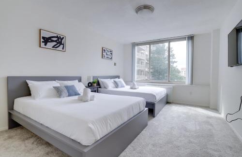 Aurora Highlands Apartment | Awesome 1 BR Apt + Den At Crystal City With Gym