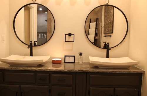 Ellendale House | Awesome 3-bedroom house with pool in wonderful Memphis.