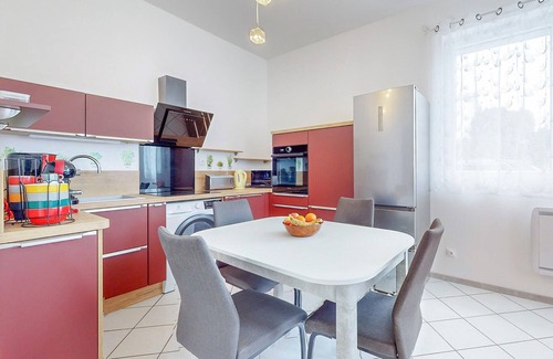 Royan Apartment | Awesome apartment in Royan with Wi-Fi