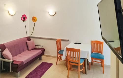 Rtina Apartment | Awesome Apartment In Rtina With Kitchen