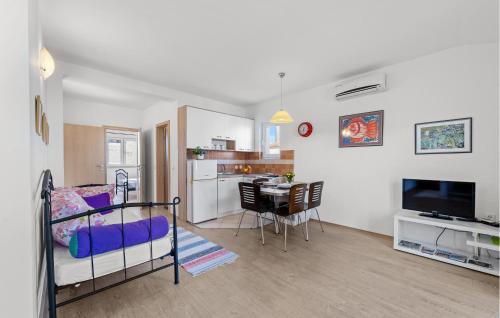 Zaton Apartment | Awesome Apartment In Zaton With Wifi