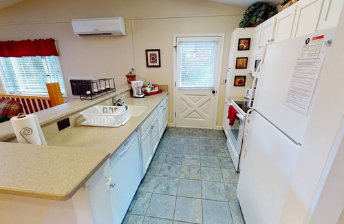 Andrews House | Awesome Cottage, Views, Waterfalls, Cute animals, streams, privacy, easy access