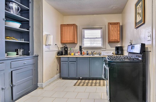 New Center Detroit Apartment | Awesome Detroit Apartment < 3 Mi to Midtown!