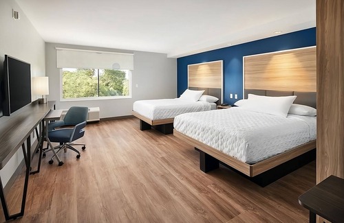 Dania Beach Hotel | Awesome Find! 2 Roomy Units, Close to Frost Park and Tigertail Lake Park!