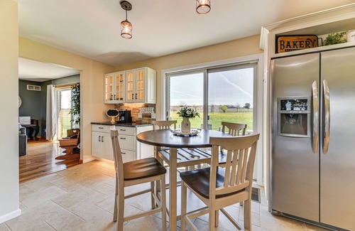 Teall Beach House | Awesome Geneva Home w/Patio Near Seneca Lake!