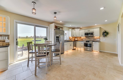 Teall Beach House | Awesome Geneva Home w/Patio Near Seneca Lake!
