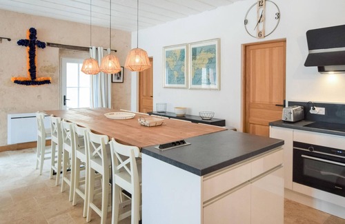 Saint-Vaast-la-Hougue House | Awesome home in Saint-Vaast-la-Hougue