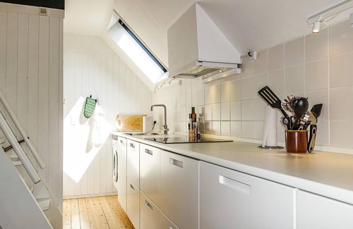 Oster Somarken House | Awesome home in Aakirkeby with WiFi