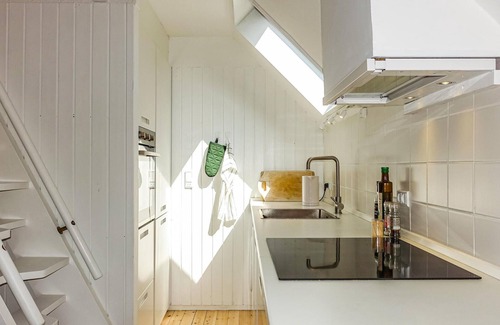 Oster Somarken House | Awesome home in Aakirkeby with WiFi