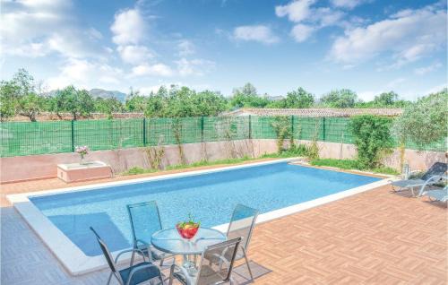 Ariany House | Awesome Home In Ariany With Kitchenette