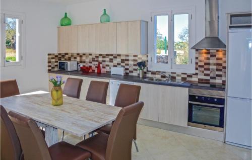 Ariany House | Awesome Home In Ariany With Kitchenette