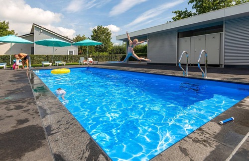 De Heen House | Awesome home in De Heen with WiFi