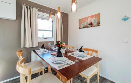 Giethoorn House | Awesome Home In Giethoorn With Kitchen