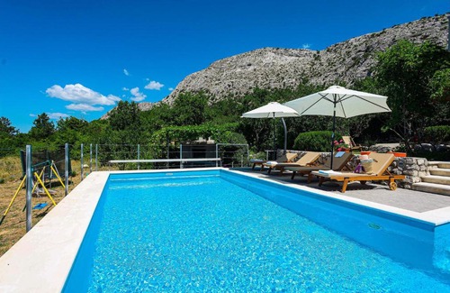 Gornje Sitno House | Awesome Home In Gornje Sitno With Wifi, Outdoor Swimming Pool And Heated Swimming Pool