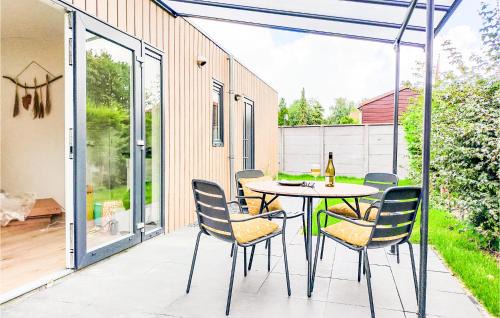 Heinkenszand House | Awesome Home In Heinkenszand With Wifi