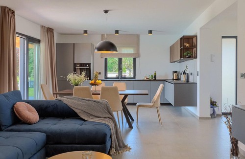 Tinjan House | Awesome home in Jakovici