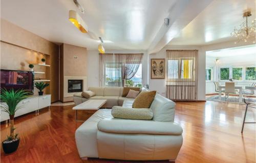Kostrena House | Awesome Home In Kostrena With Wifi