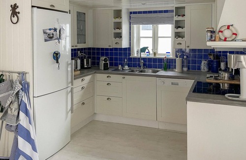 Kyrkesund House | Awesome home in Kyrkesund with WiFi