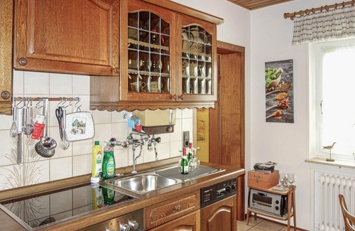 Hunerbach House | Awesome home in Müllenbach with kitchen