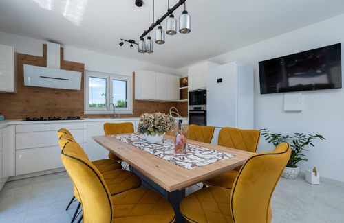 Mali Vareski House | Awesome home in Mali Vareski