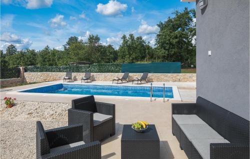 Rapavel House | Awesome Home In Malisi With Kitchen